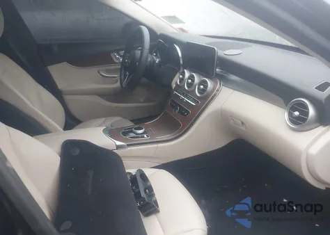 2020 Mercedes-Benz C 300 4Matic z USA, uszkodzony, nr VIN 55SWF8EB8LU323086